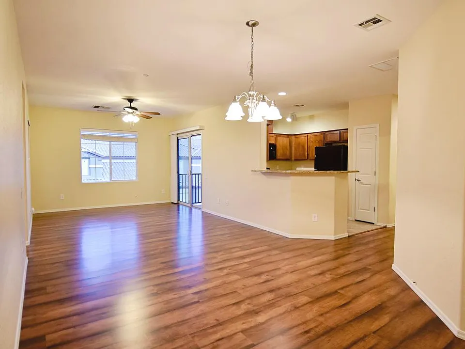 6868 Sky Pointe Dr #2111
