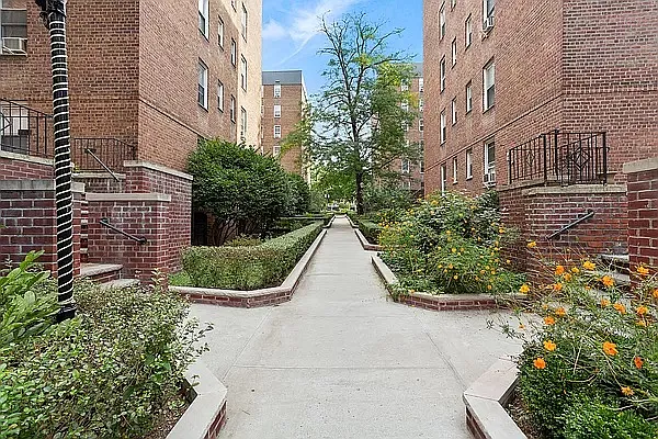 Rented by New York Realty Minimax Inc | media 23