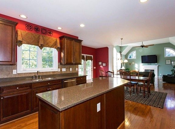3rd image of 639 Polo Woods Dr