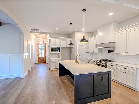 5th image of 1409 Stonehurst Dr