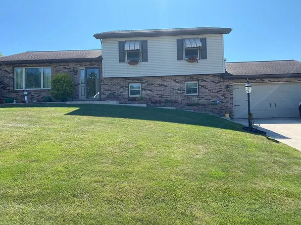 212 Greenbriar Rd, Lewistown, PA 17044