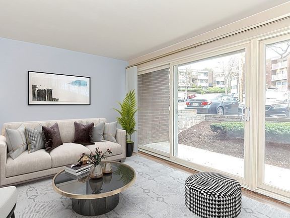 2nd image of 15 Jones Ter APT 1