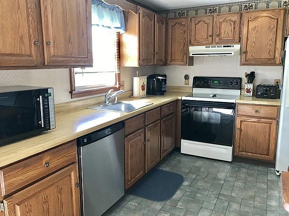 3rd image of 12 Rollingwood Dr