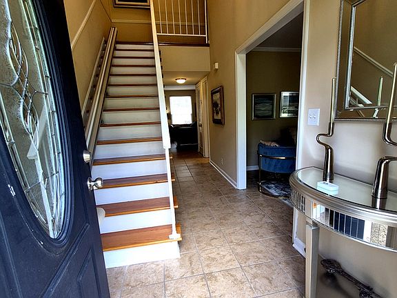 2nd image of 128 Boxwood Dr