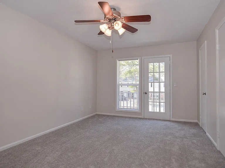 7666 Hunters Ridge Ln — Photo 6