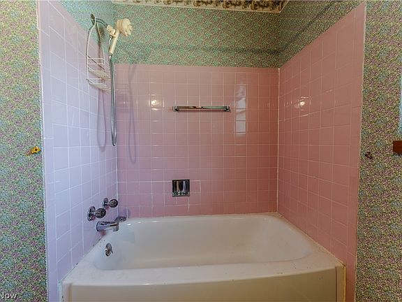 17th image of 830 Standish Cir NW