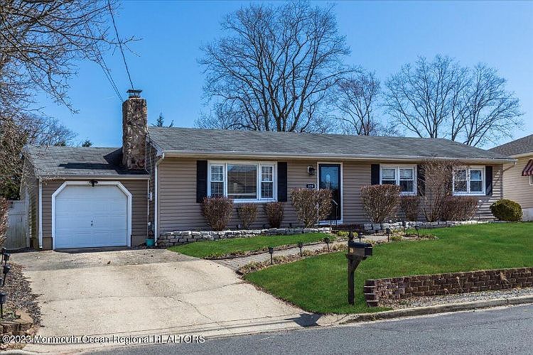 1st image of 319 Spruce Dr