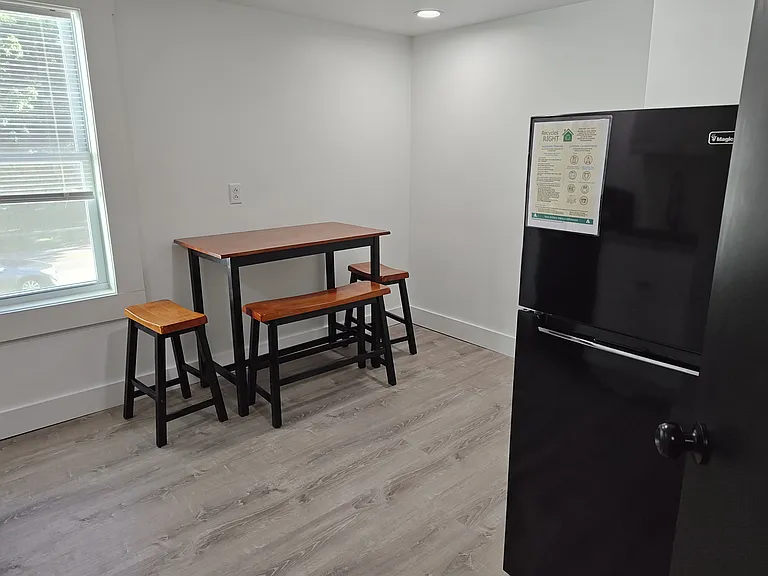 200 W Walnut St #6 — Photo 6