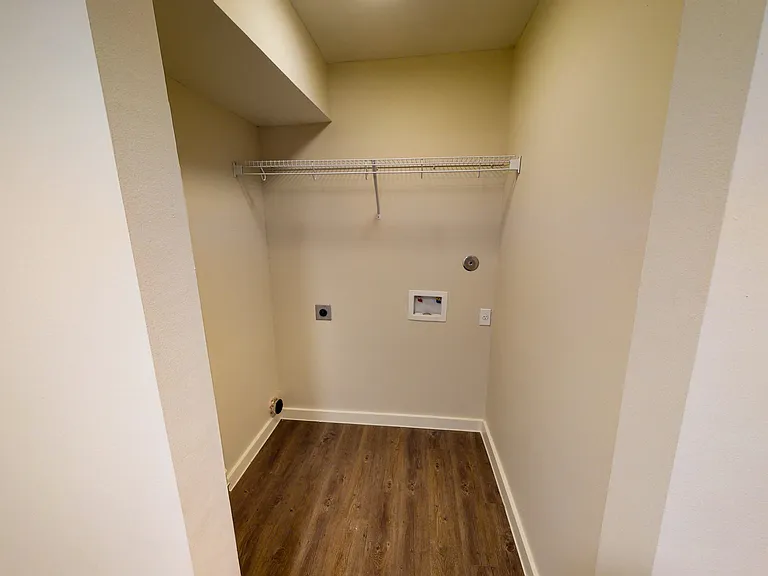 Midtown Apartments — Photo 43