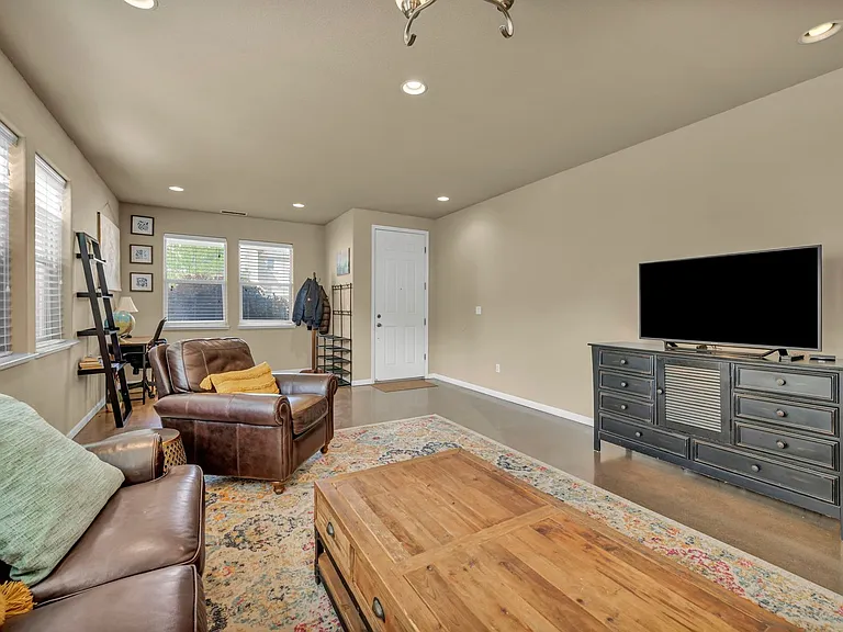 3680 Coastal St — Photo 22