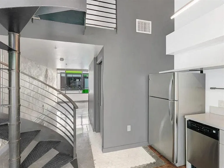 The Broadway Lofts — Photo 21