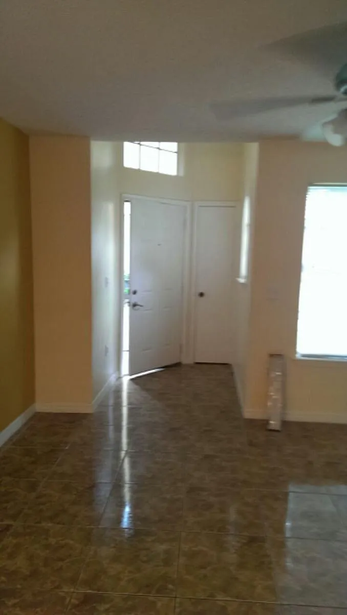 Foyer - 401 Fountainhead Cir #150