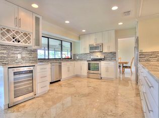 8337 SE Coconut St, Hobe Sound, FL 33455