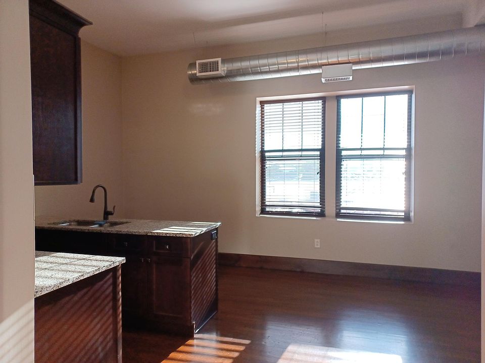 822 Main St Grandview MO Zillow