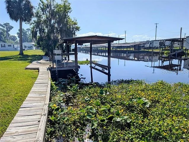 3 bed, 2.0 bath, 1728 sqft, $2,450 — Photo 2