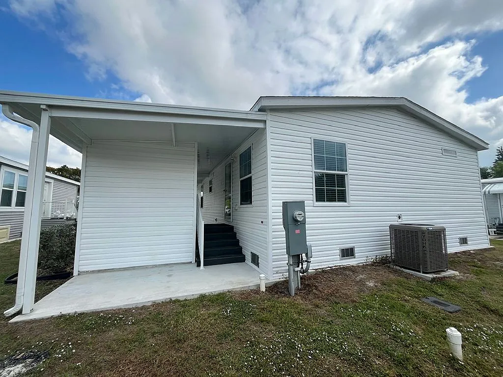 3 bed, 2.0 bath, 1372 sqft, $1,699 — Photo 3