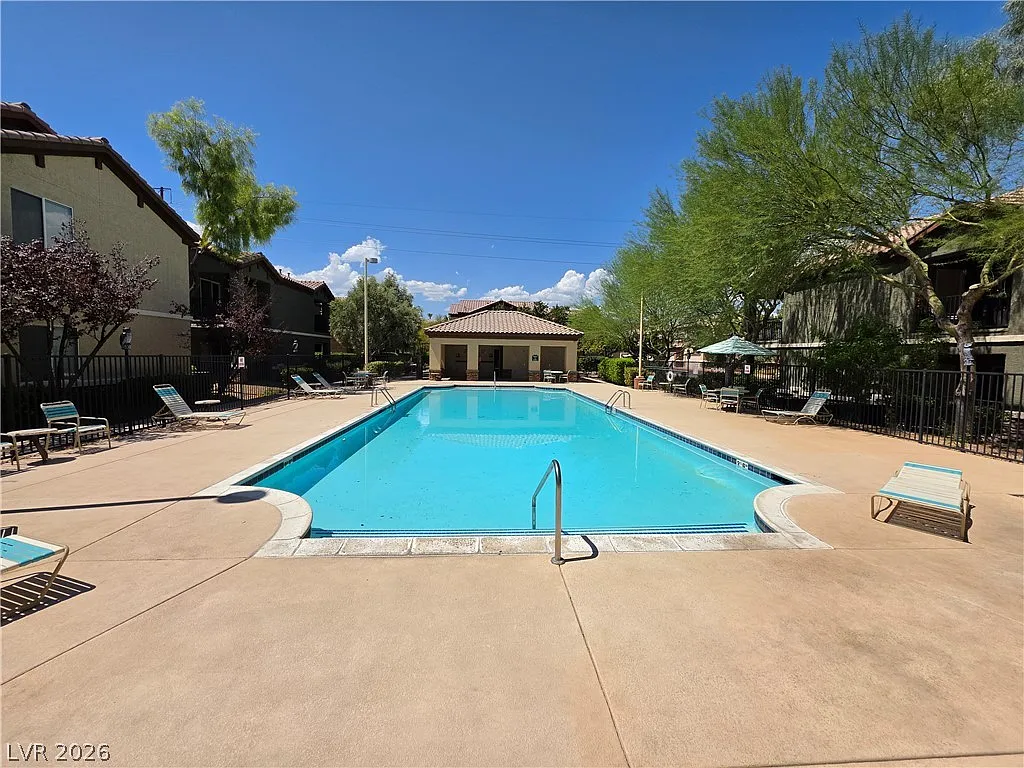 3 bed, 2.0 bath, 1255 sqft, $1,695 — Photo 2