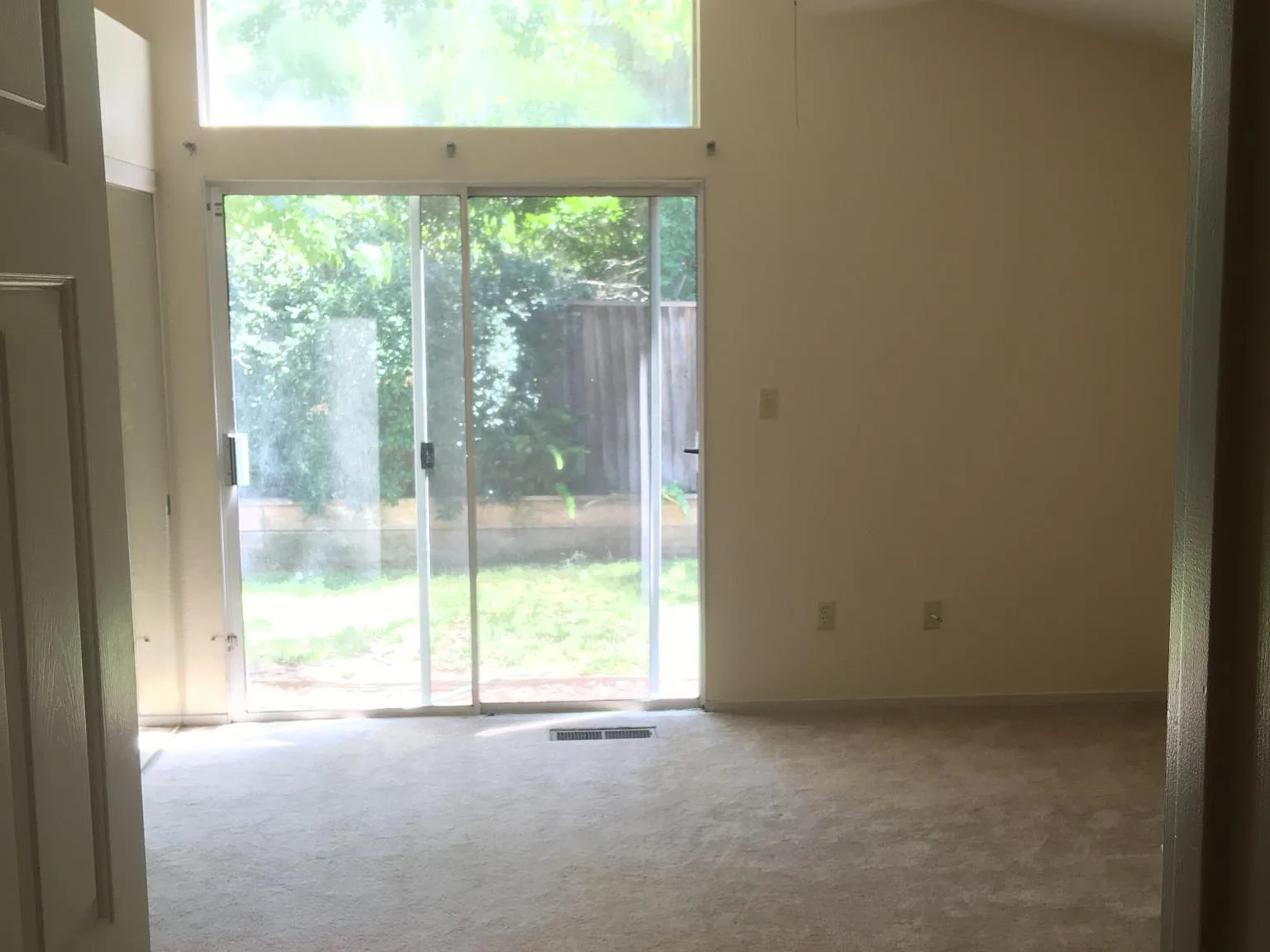 3 bed, 1372 sqft, $3,200 — Photo 2