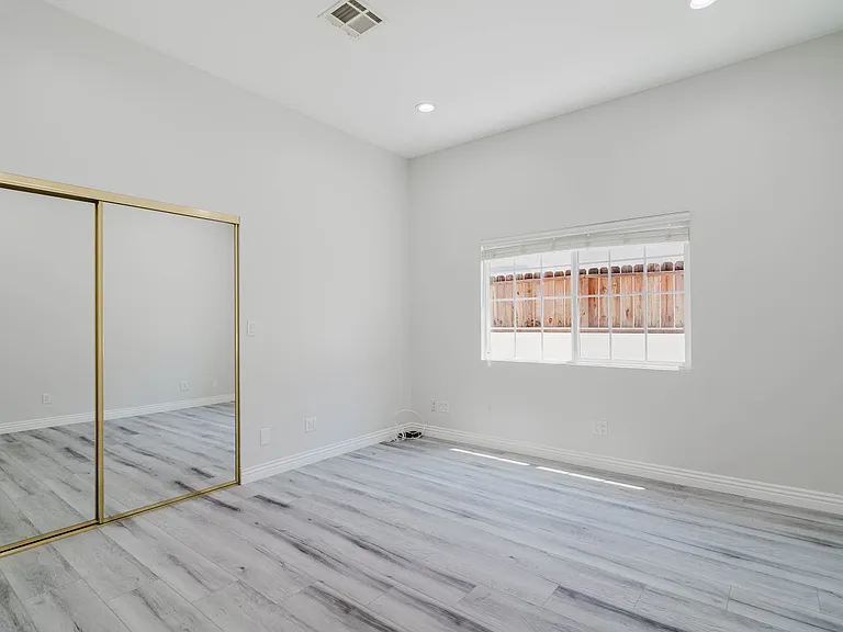 17908 Califa St — Photo 20