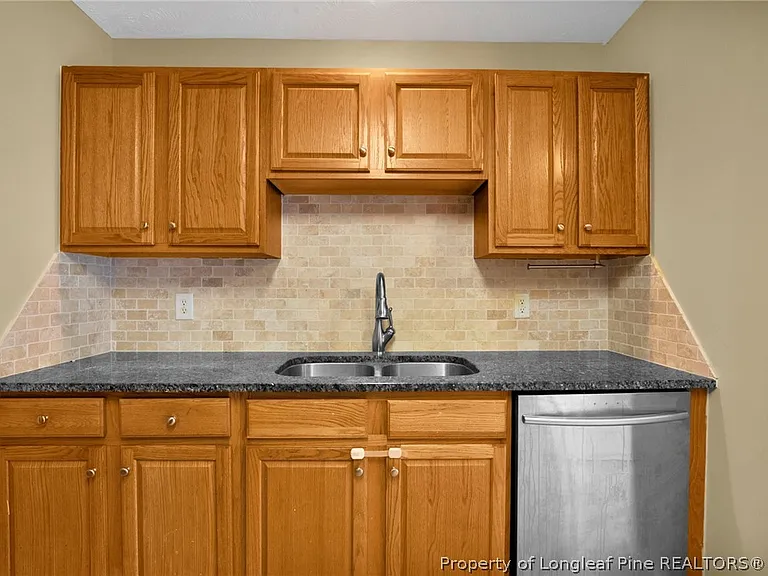 75 Countess Ct — Photo 9