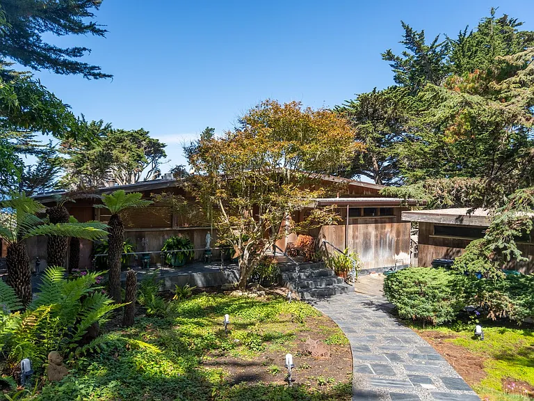 100 Highway 1 — Photo 1