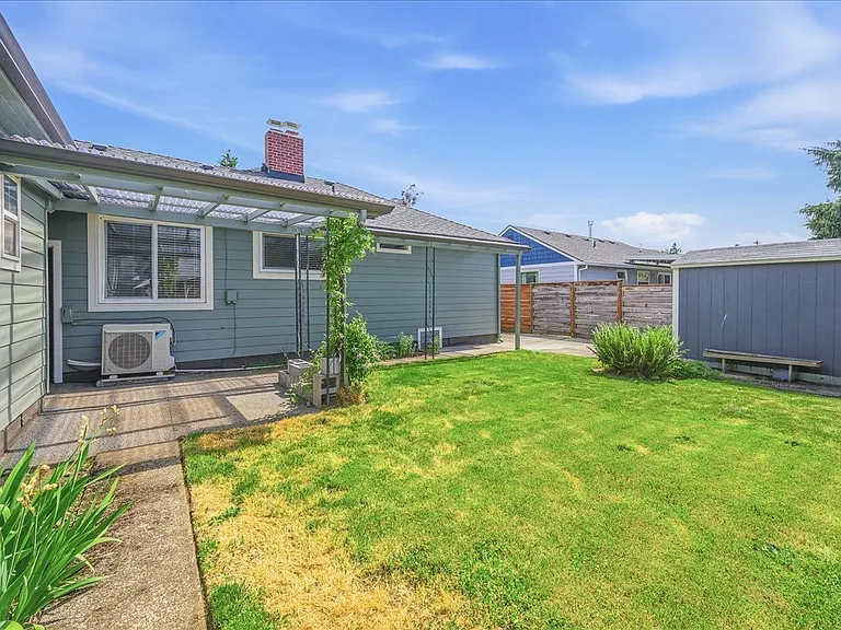 360 E Dartmouth St — Photo 4