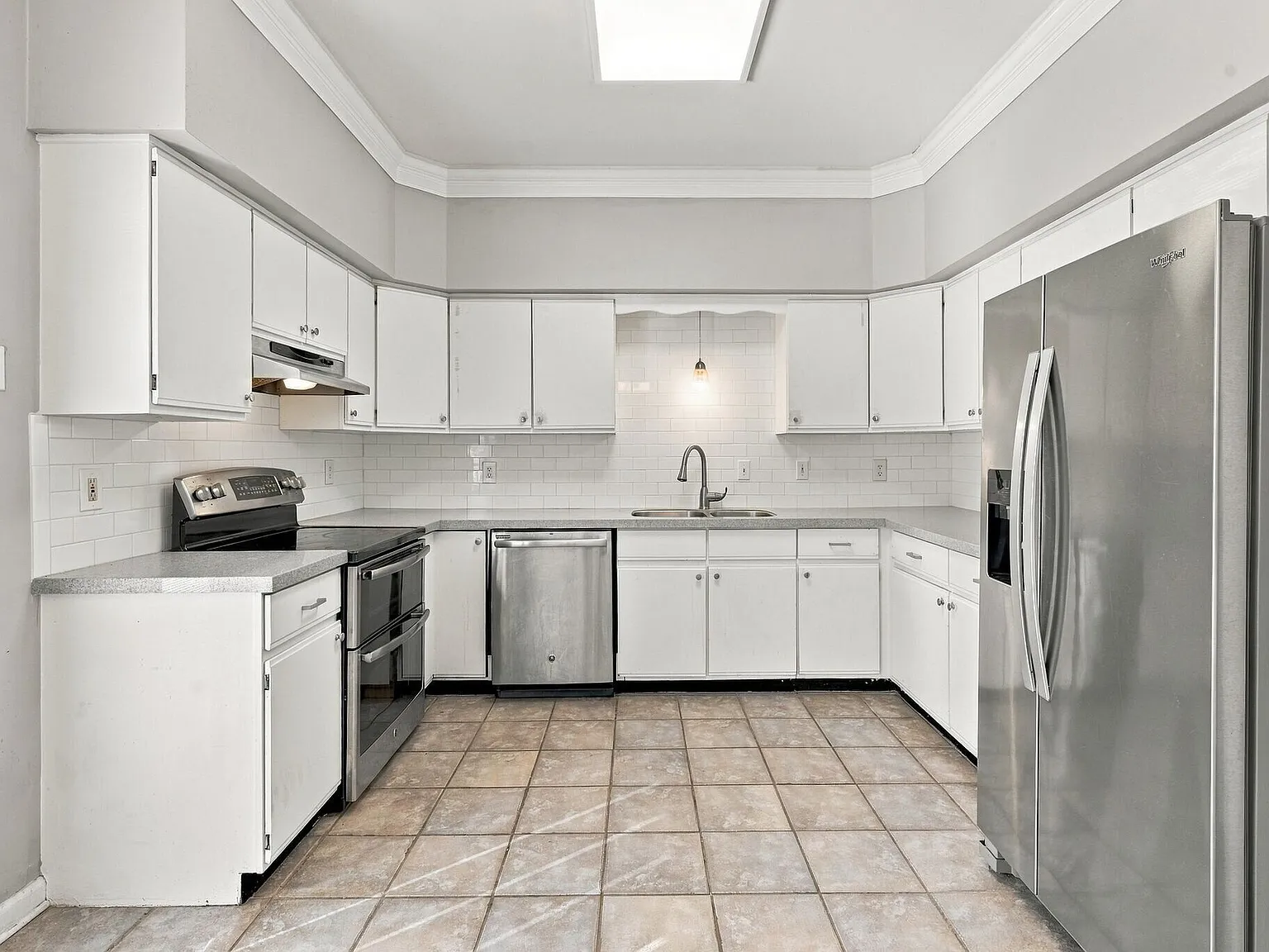 2 bed, 2.5 bath, 1332 sqft, $2,100 — Photo 4