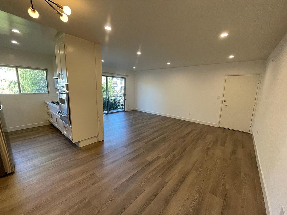 1st image of 11698 Montana Ave APT 11