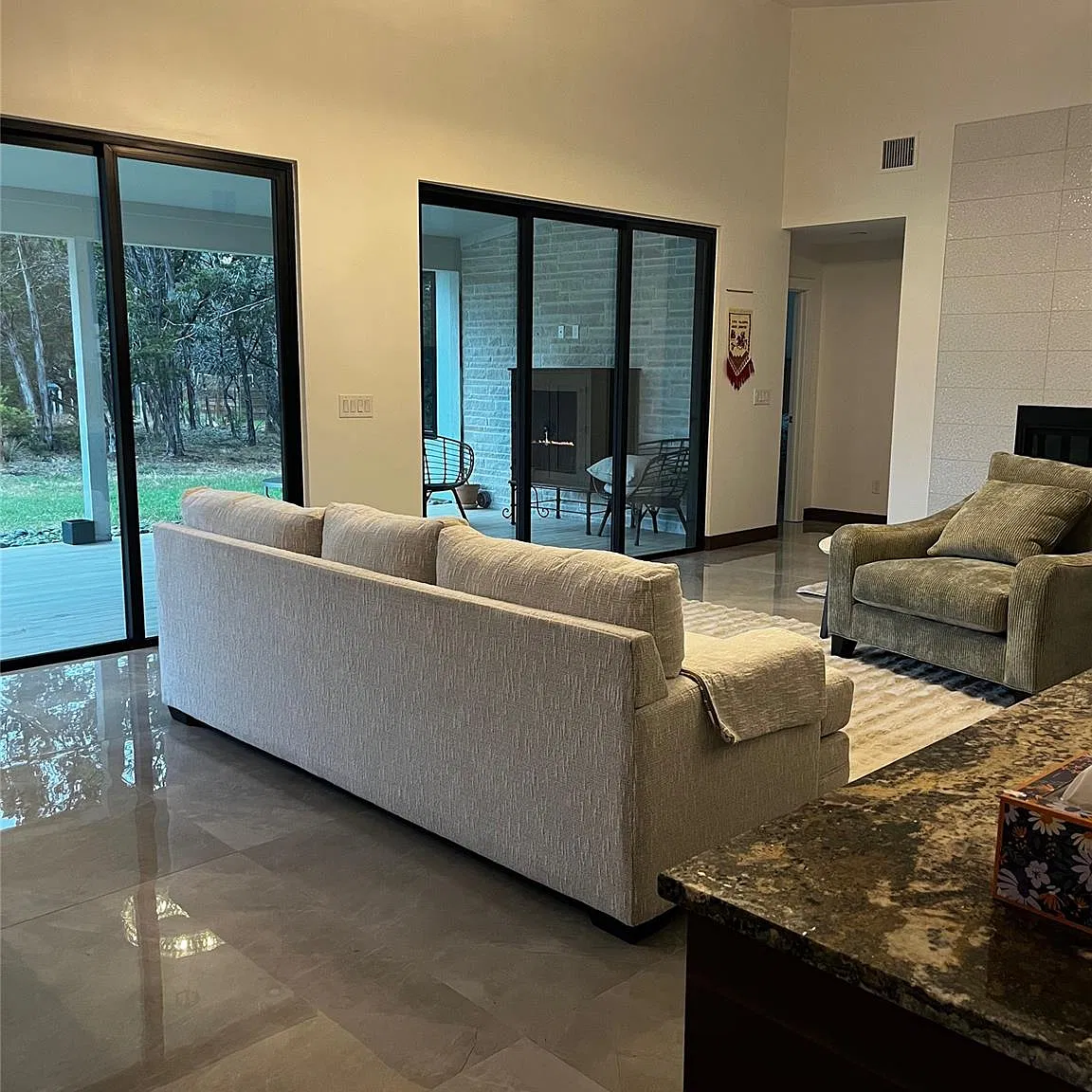 2 bed, 2.0 bath, 1591 sqft, $2,000 — Photo 1