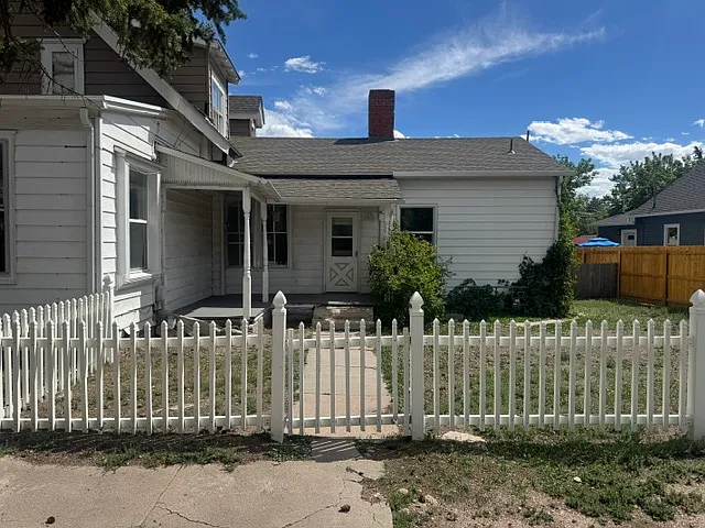 2020 Maxwell Avenue - 1 — Photo 2