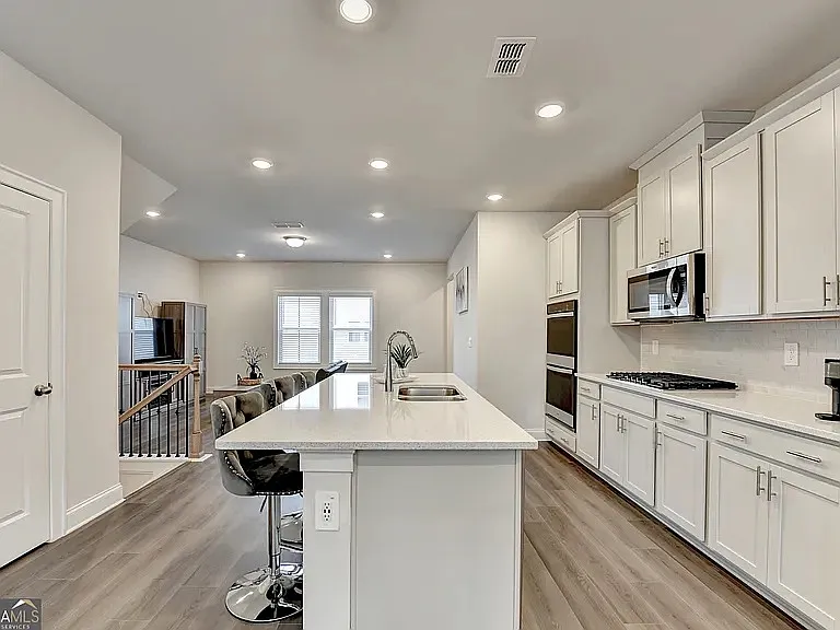 2756 Devon Vale St — Photo 3
