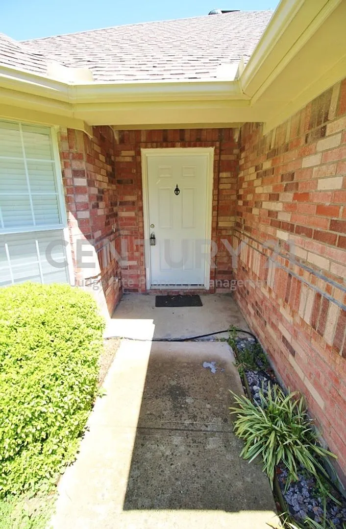 Exceptional 3/2/2 in Wylie Ready For Immediate Occupancy! — Photo 2