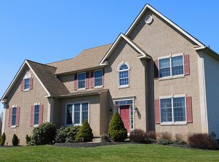 10 Huntington Dr, Burlington, NJ 08016