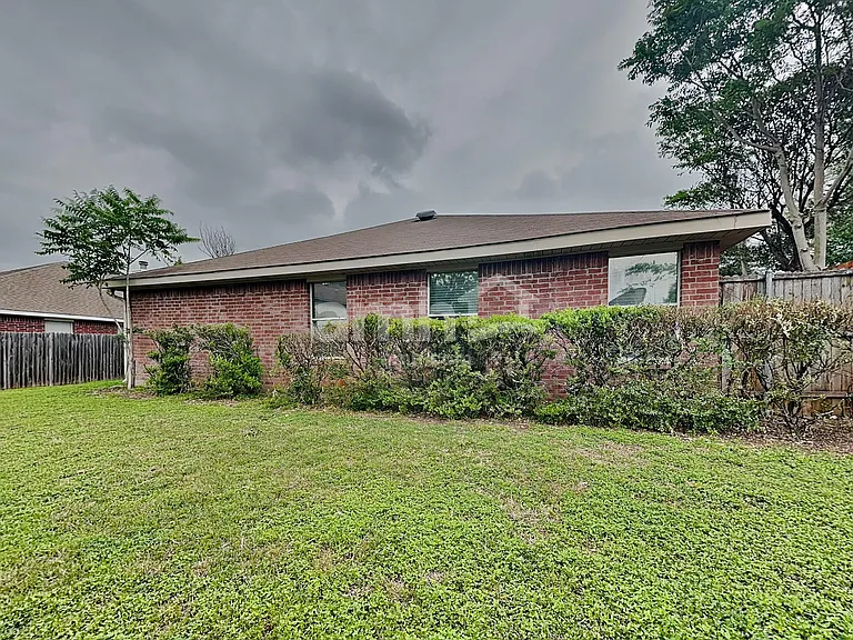 3235 Crystal Brook Ct — Photo 21