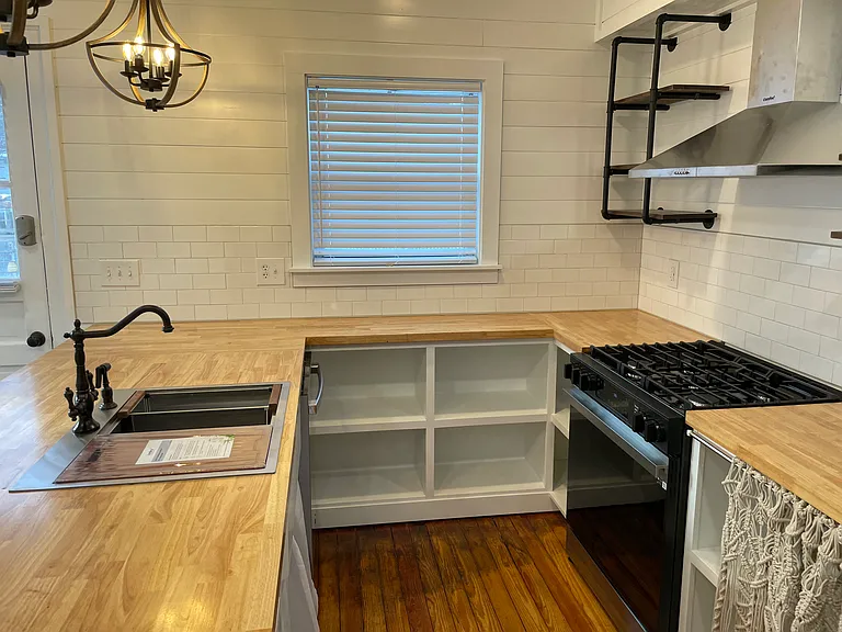 4052 N Central Ave — Photo 8