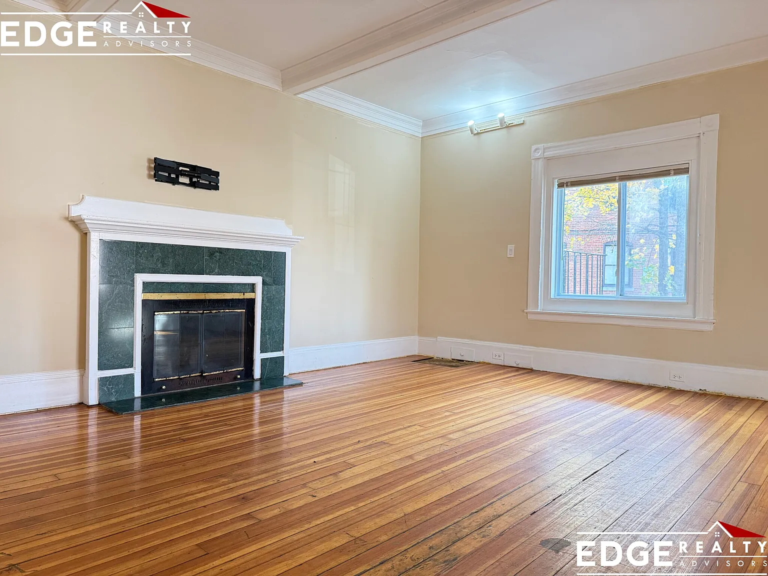 4 bed, 1800 sqft, $7,700 — Photo 2