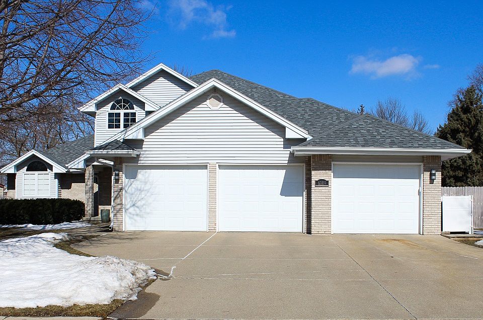 1st image of 6109 Four Seasons Dr