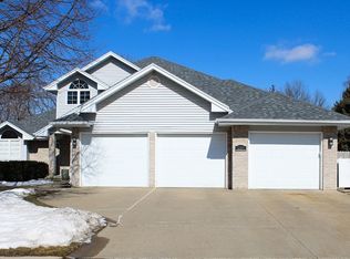 6109 Four Seasons Dr, Sioux City, IA 51106