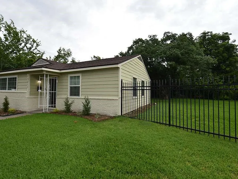 10213 Fairland Dr — Photo 1