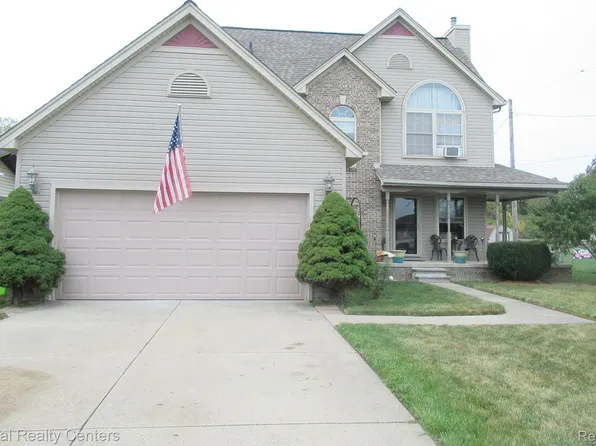 26788 Emma Ave, Flat Rock, MI 48134