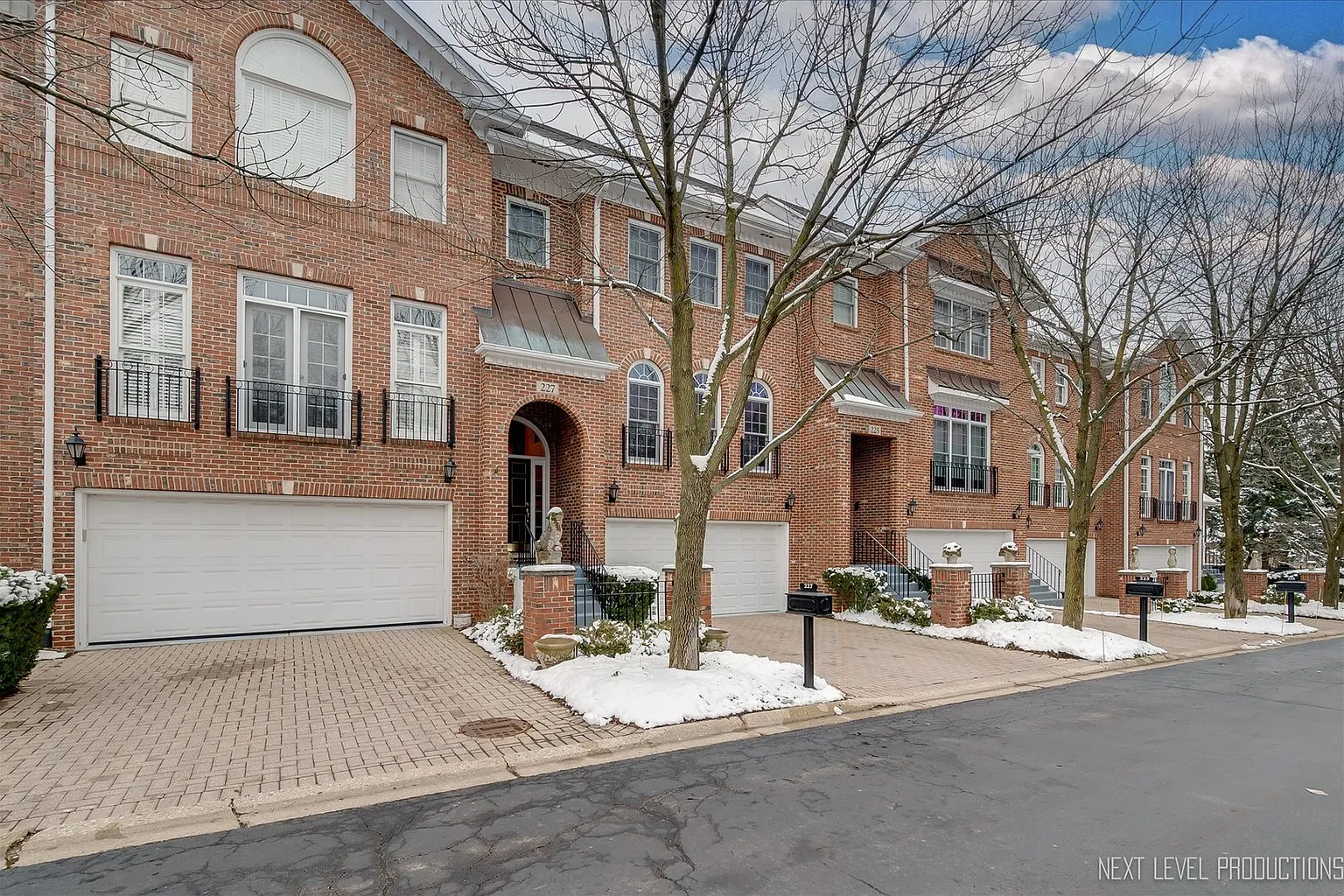 227 Campbell Ct photo 1
