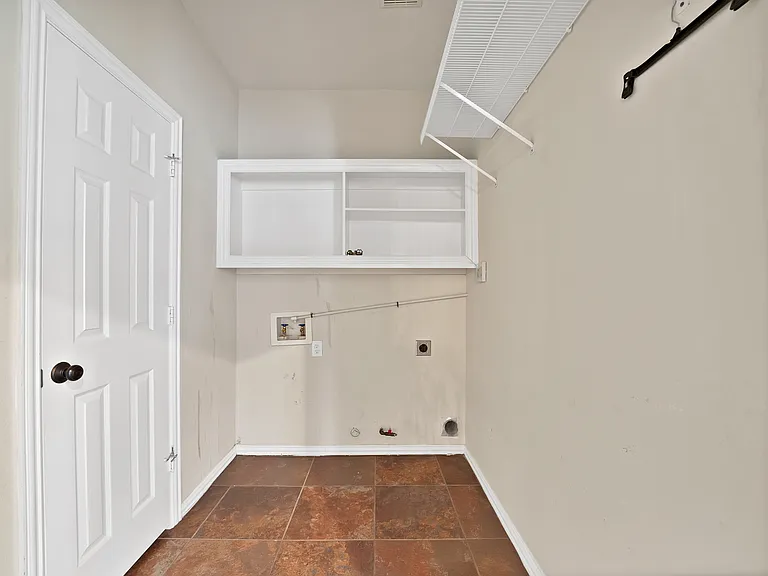 18638 Tall Oak Dr — Photo 35