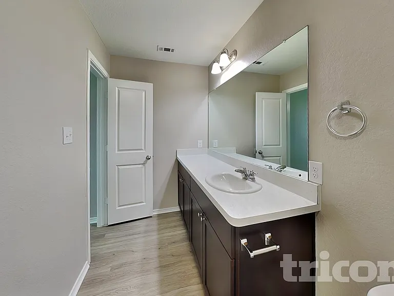 9736 Marbach Brk — Photo 7