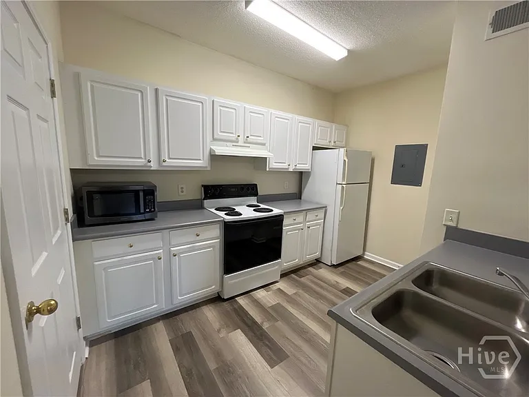 3204 Walden Park Dr — Photo 4
