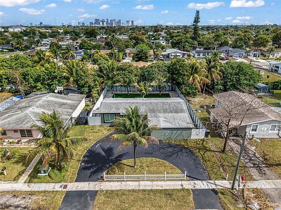 5th image of 630 SW 28th Dr #0
