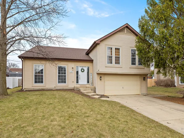 1343 Knollwood Cir, Crystal Lake, IL 60014