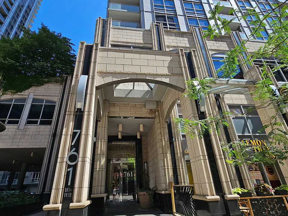 761 Bay St #714