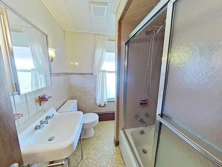 1301 N Duke St — Photo 3