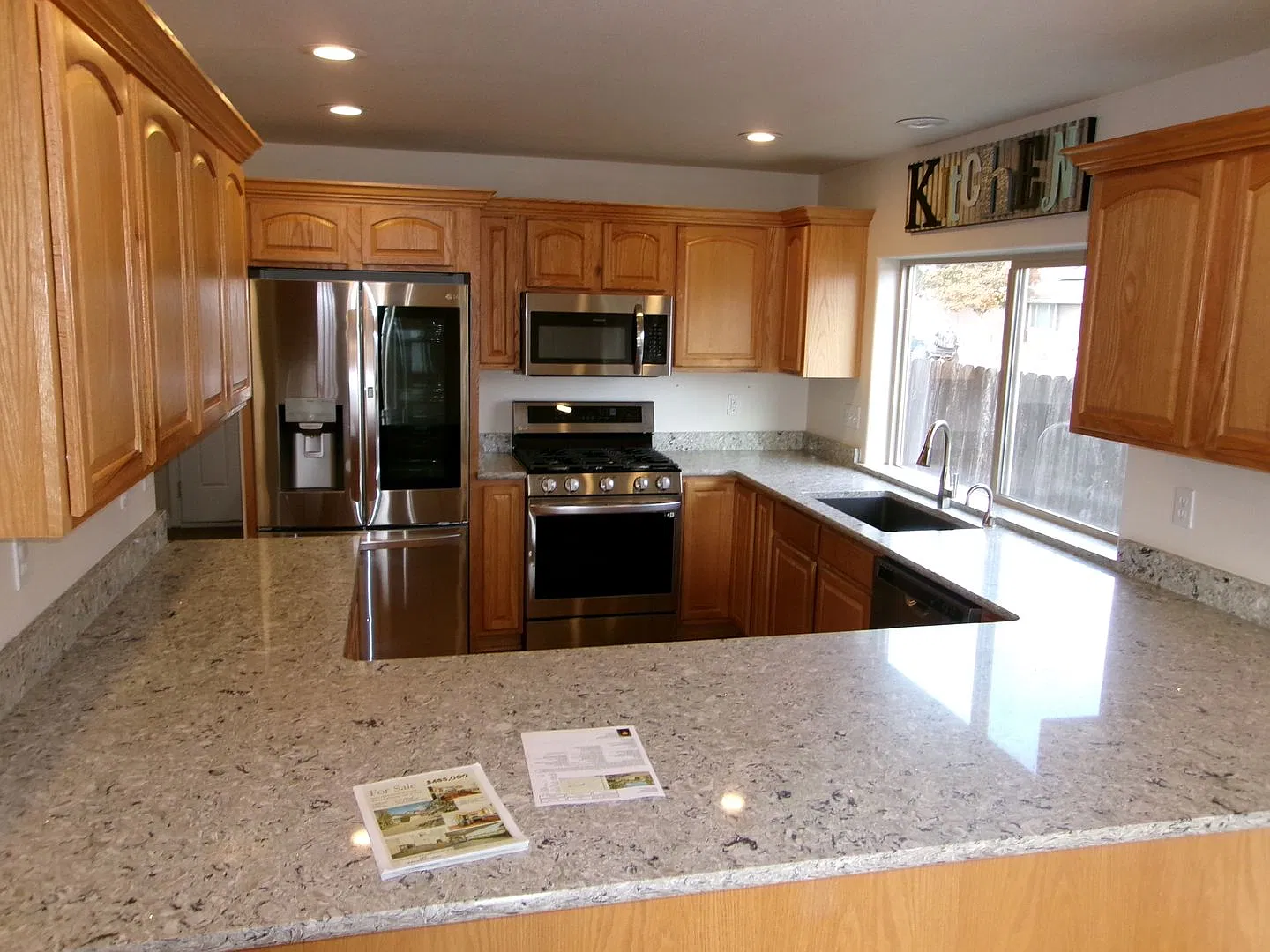 Large 2 story 4 bedroom house in Eagle Point — Photo 4