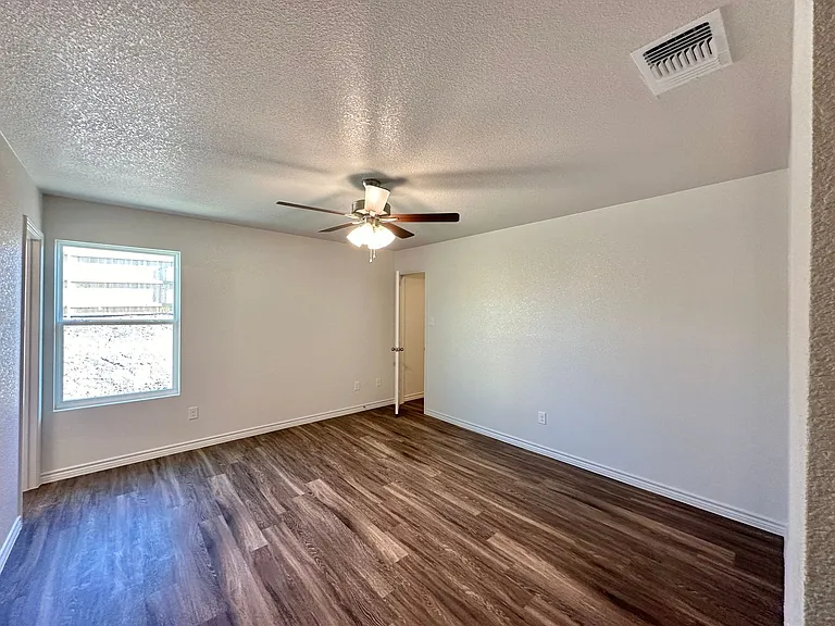 213 Dolphin Dr — Photo 21